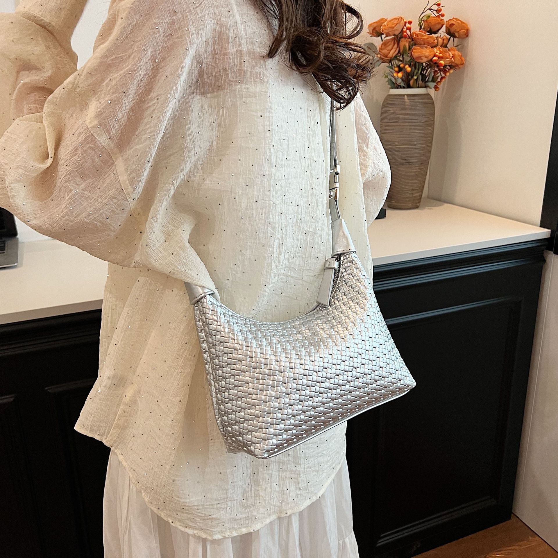 designer Large Capacity Underarm Bag for Women 2025 New Fashion Woven Shoulder Crossbody Bag Solid Color Handheld Dumpling Bag