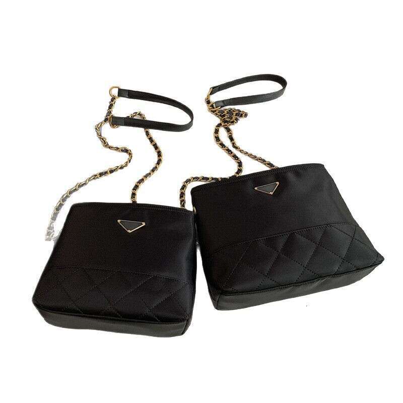 Fashion Simple Shoulder Large Capacity Casual Versatile Underarm Textured Commuter Chain Crossbody Small Square Bag