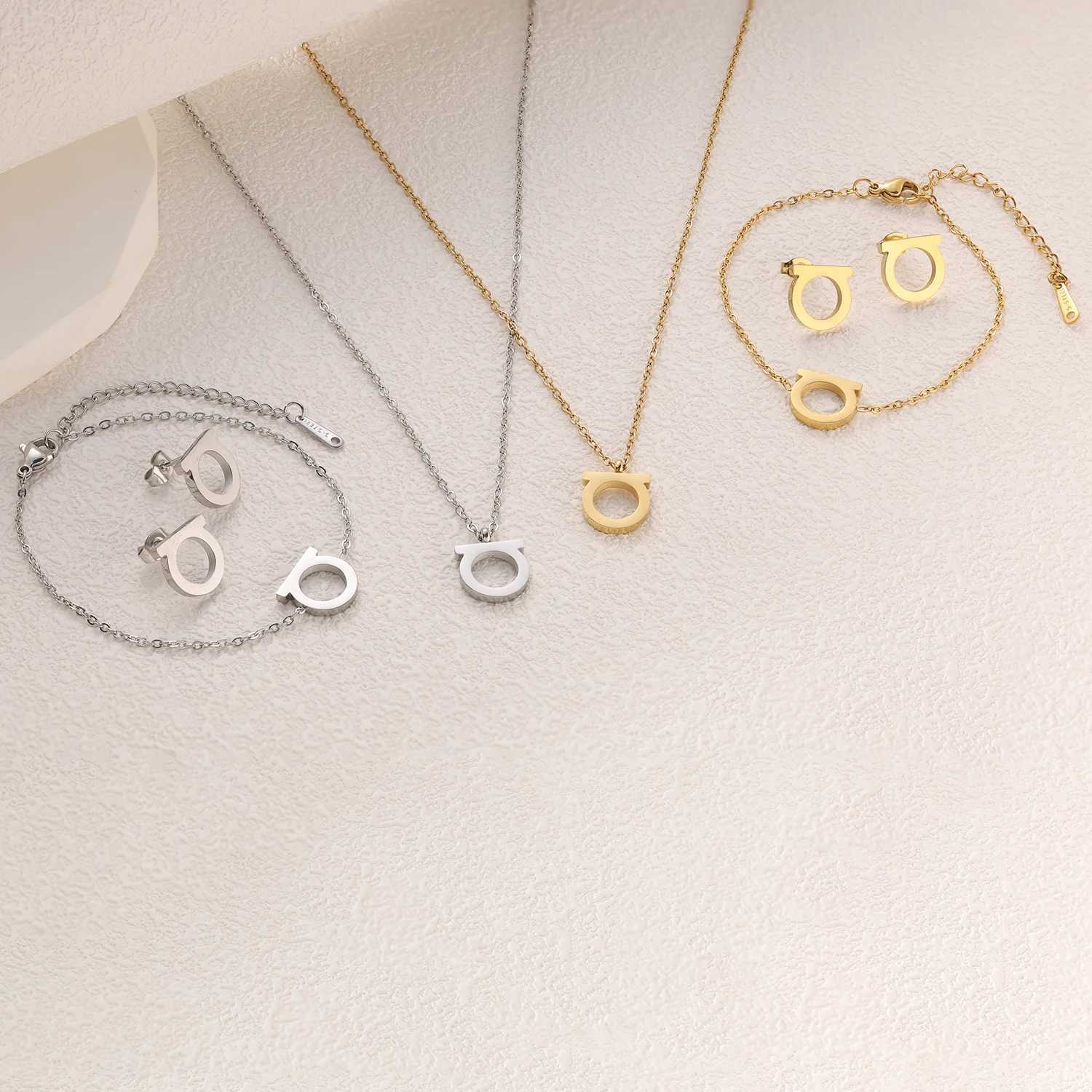 2024 Yeni Scak Sat Basit ngilizce Harf D Kolye Bileklik Kpe Seti Tak Z250607