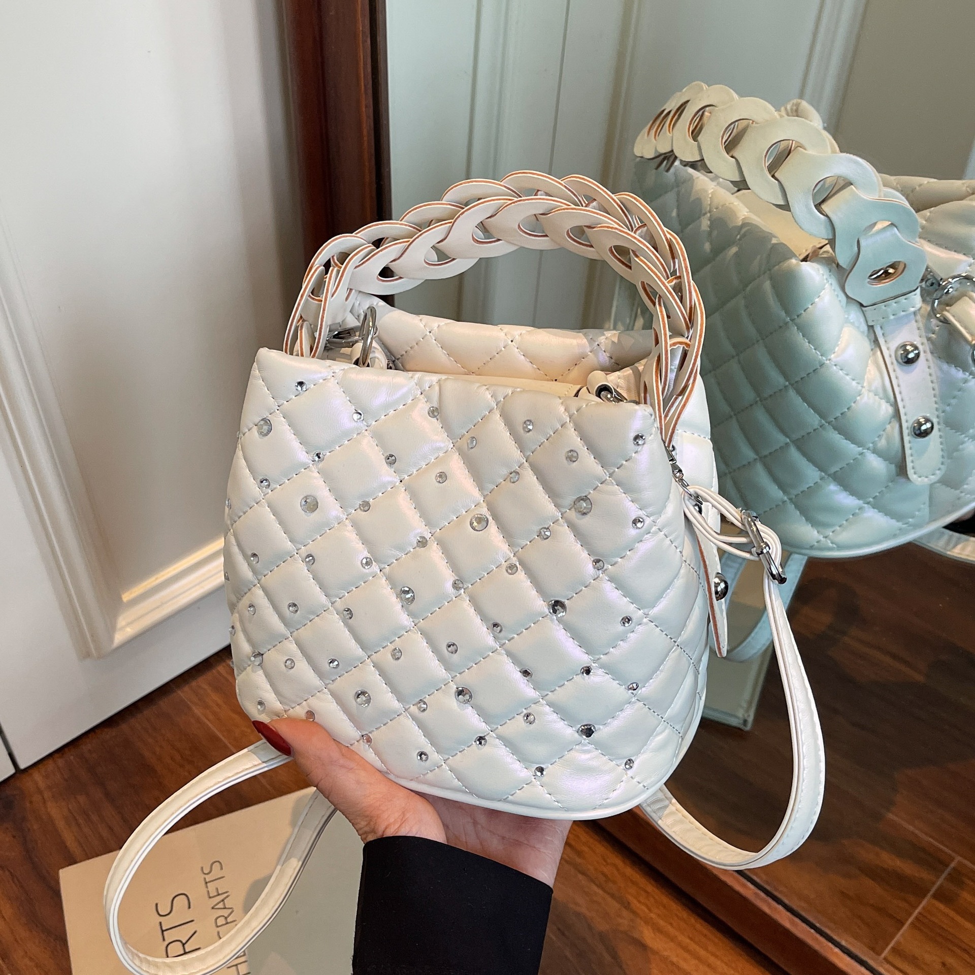 designer Korean Style Fashion Woven Handbag for Women 2025 New Simple Quilted Diamond-Encrusted Bucket Bag Versatile Crossbody Bag
