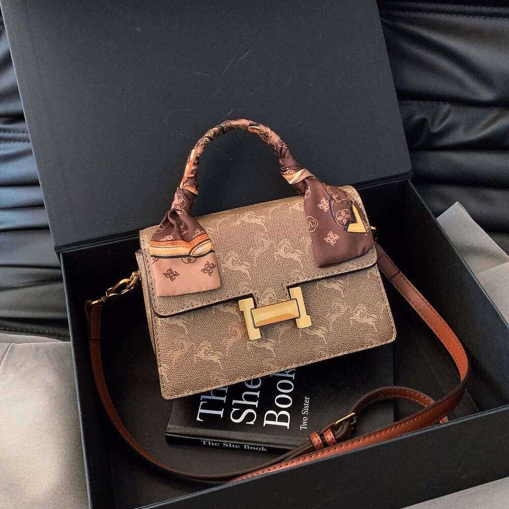 2025 Spring Women's Shoulder Bag, Niche Design Crossbody Tote, Stylish Versatile Premium Handbag For Daily Use