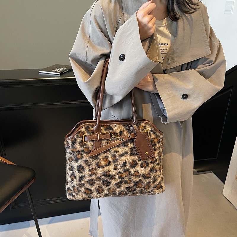 Luxury Brand Designer Bag Vintage Super Popular Plush Leopard Print Handbag Underarm Bag For Women 2024 Winter New Fashion Commuter Large Capacity Tot