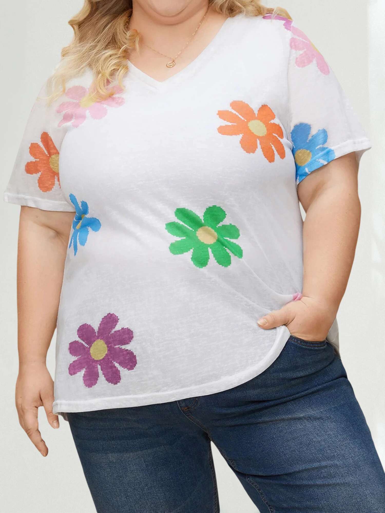 Womens T-shirt Round Neck Sleeveless Graphic Print Tank Top for Chic and Trendy Summer Style in the City