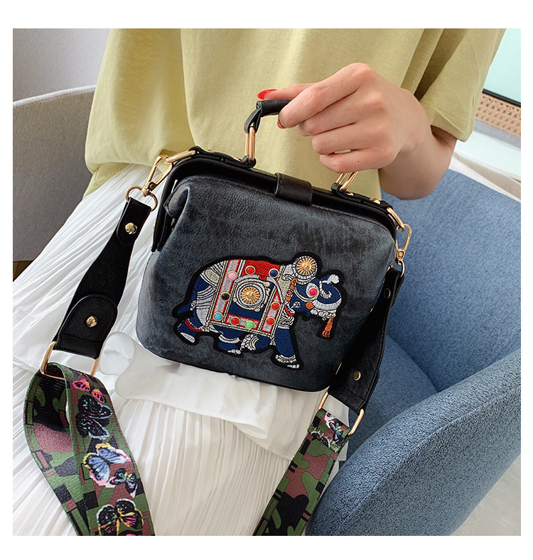 Free Shipping 2025 New Designer Bag Luxury Wallet Fashion Cartoon Handbag Shoulder Bag Korean Style Multifunctional Broadband Crossbody Bag