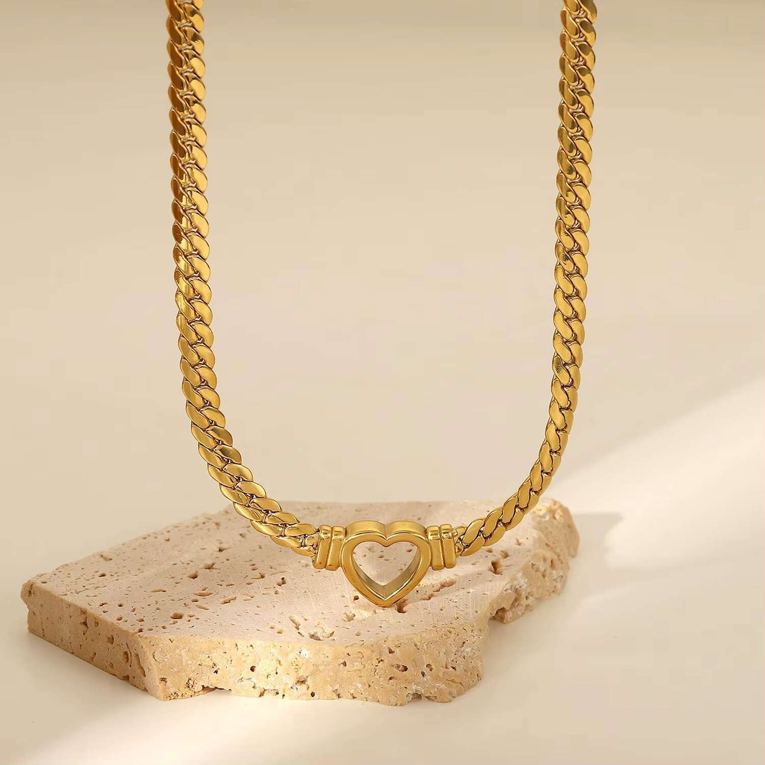 New Stainless Steel Cuban Chain Flat Snake Chain Necklace 18k Gold Plated Hollowed Heart Pendent Necklaces for Women