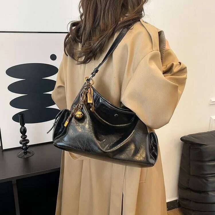 Chic Designer Letter Crossbody Bag High End Leather Tote For Women Minimalist Vintage Commuter Stylish Large Capacity