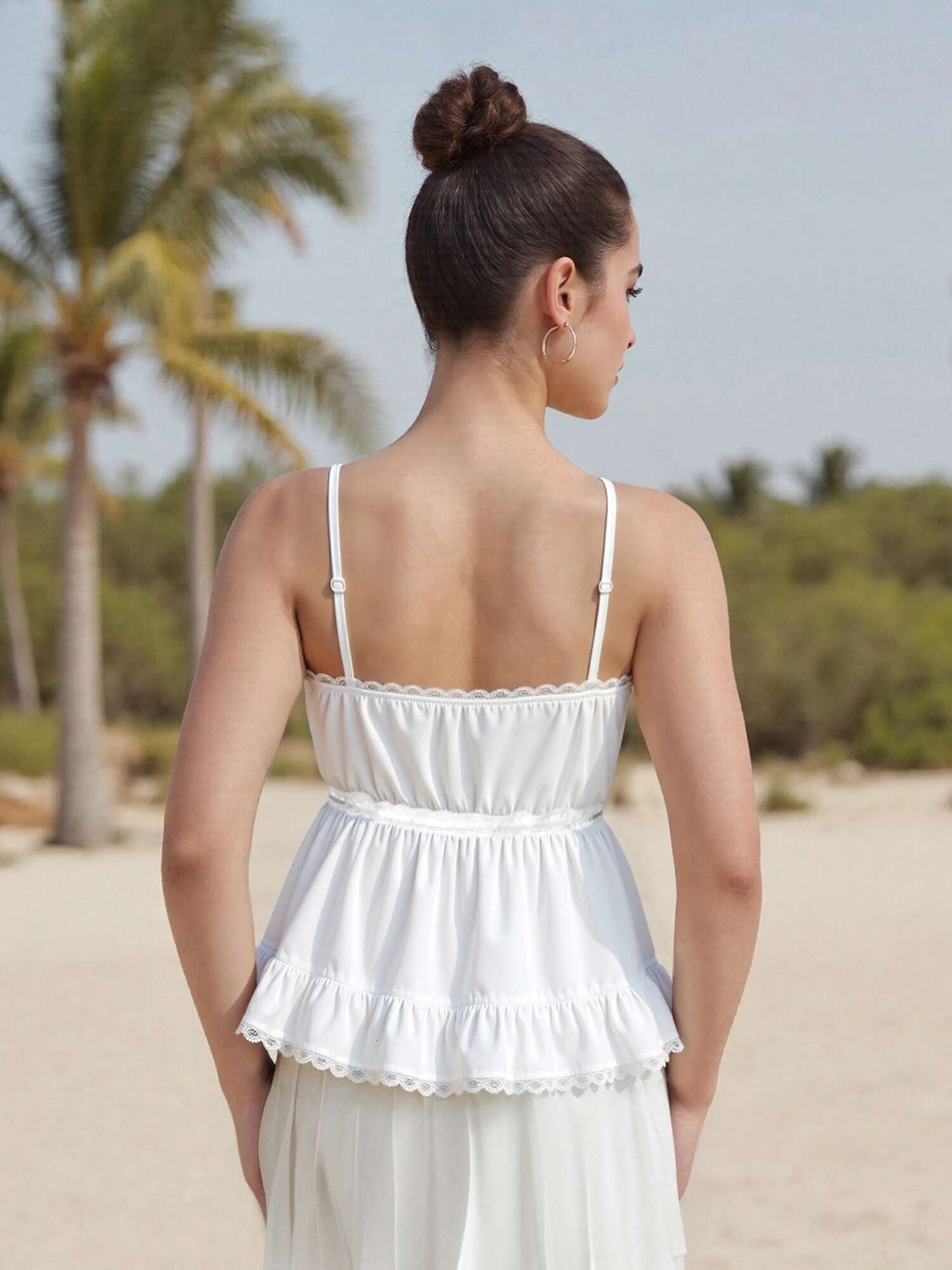 Elegant Floral Lace Sleeveless Cami Top with Ruffle Hem and Fit Stylish Summer Tank Top for Women