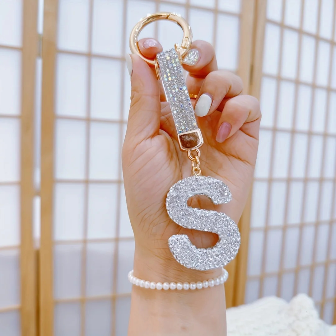 1pc Sparkling Rhinestone Alphabet Keychain Alloy Round Letter Charm with Ring Buckle Decorative Crystal Pendant Accessory 250605