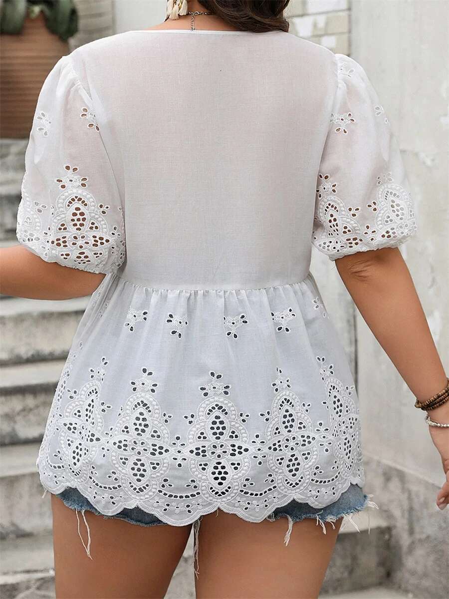 Womens Plus Size Summer T-shirt with Cutout Lace Detail and Tie Front Short Sleeve for Casual Streetwear Fashion