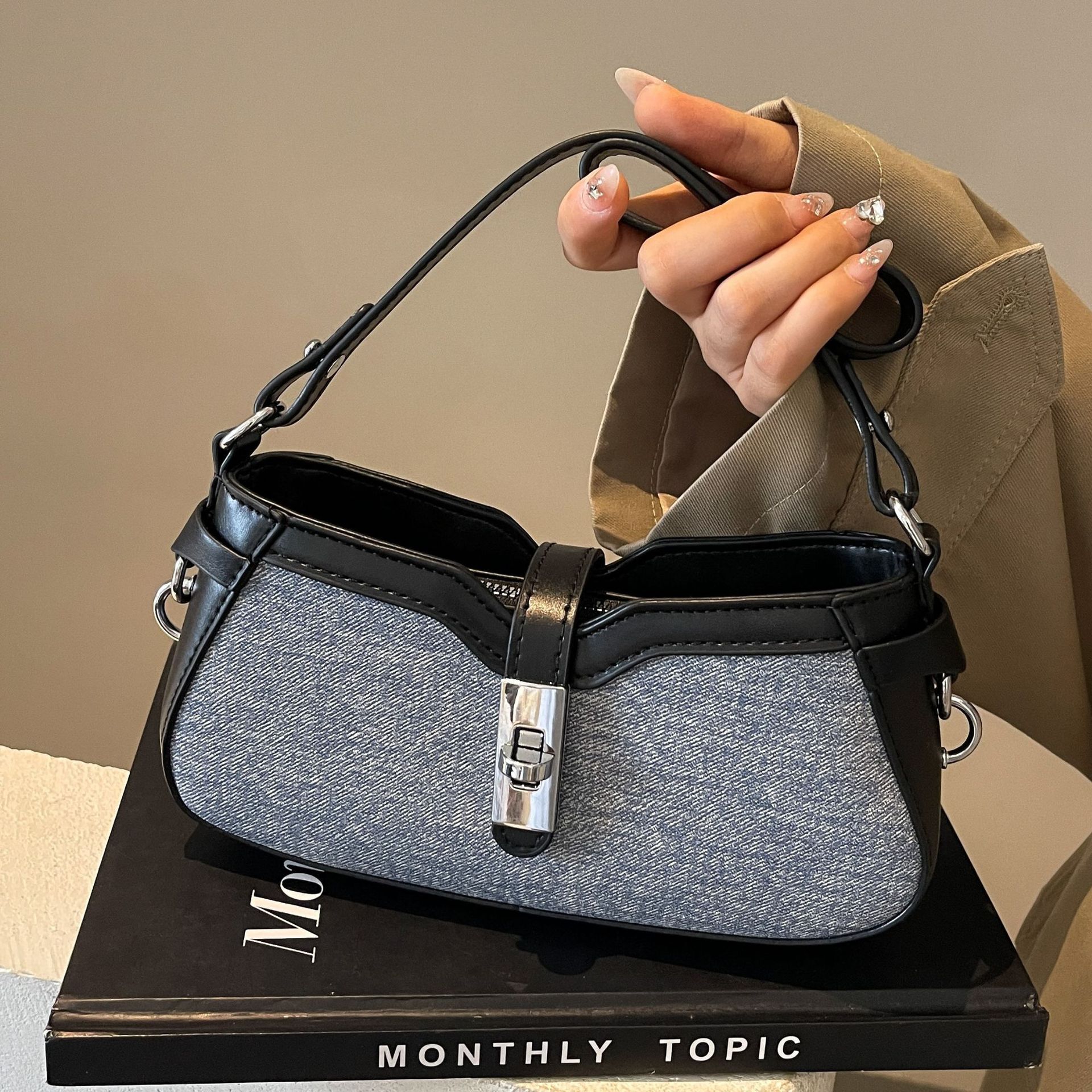 designer High-end Niche Design Bag for Women 2025 New Autumn Versatile Fashion Single Shoulder Underarm Bag Popular Baguette Bag