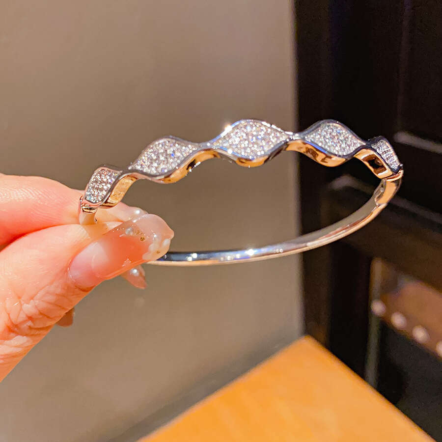 INS hot Luxury Jewelry Designer Bracelet Zircon Round Dia 2025 New Niche Personality Fashion Trendy Bracelet Light High-end Sense Jewelry for Women