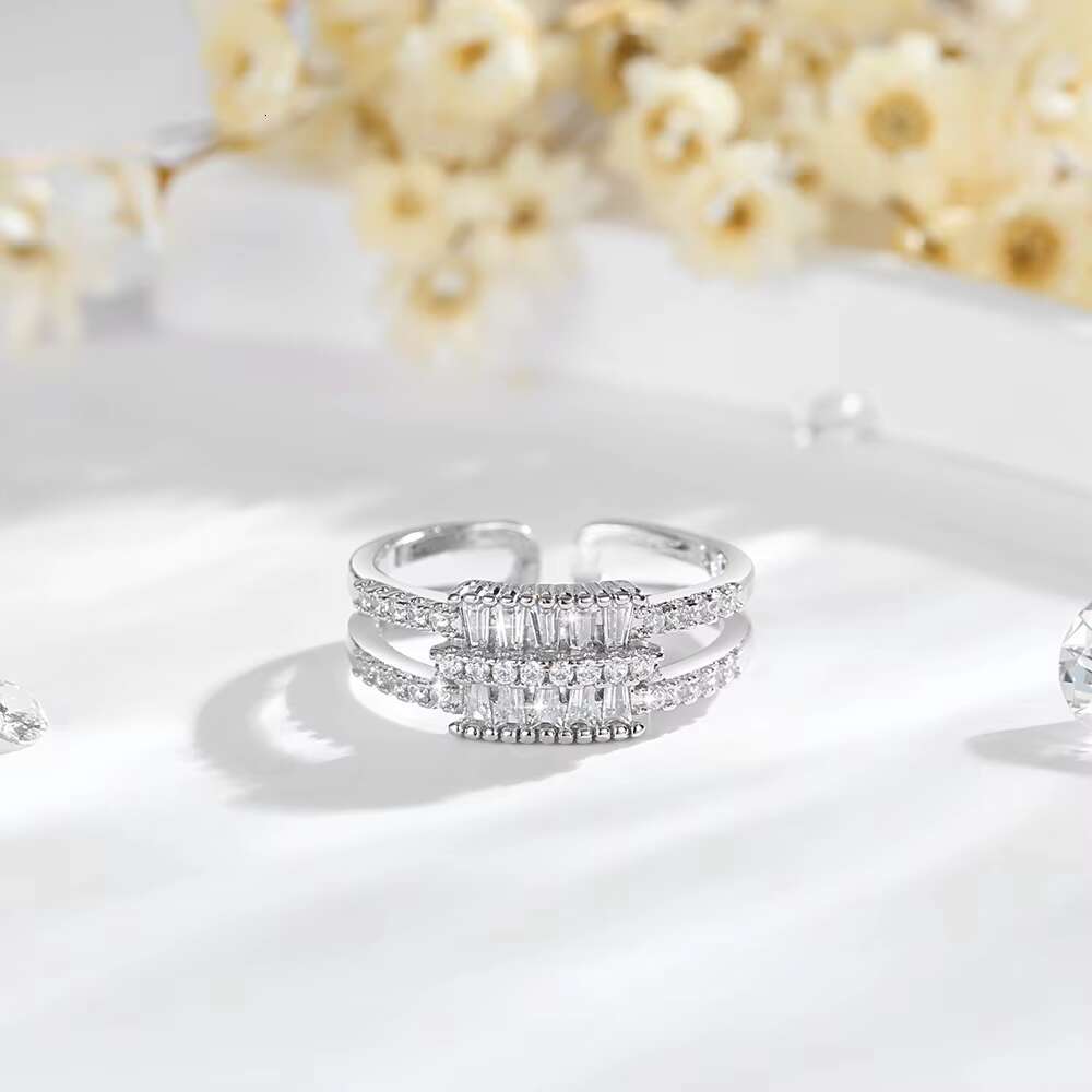 Fashionable and popular niche rings; 925 silver 14K diamond; gold-plated; hypoallergenic and waterproof; and casual jewelry.