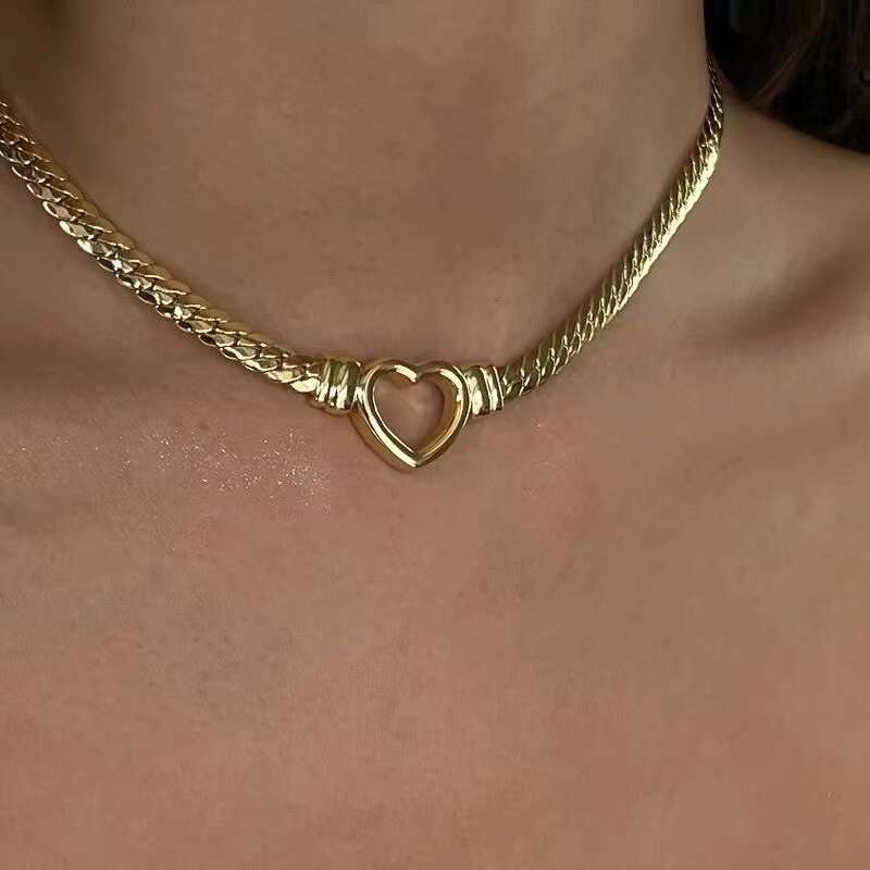 New Stainless Steel Cuban Chain Flat Snake Chain Necklace 18k Gold Plated Hollowed Heart Pendent Necklaces for Women