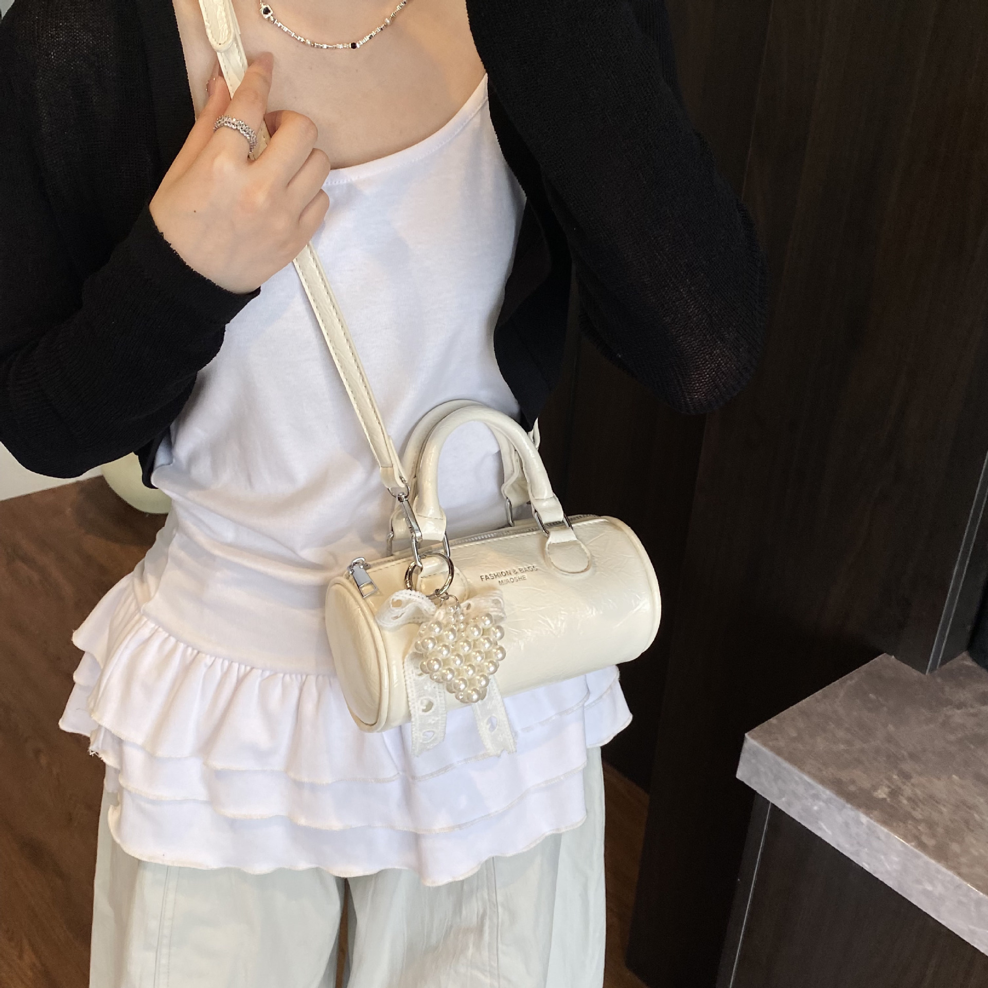 designer Niche Design High-End Handheld Small Bag for Women 2025 New Versatile Cylinder Bag Simple Shoulder Crossbody Women's Bag