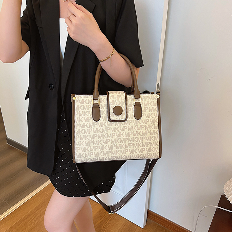 quality Brand High Quality New Style Elegant Bag for Women Summer New Classic Versatile Shoulder Bag Retro Printed Handbag Bags New Free Delivery Desi