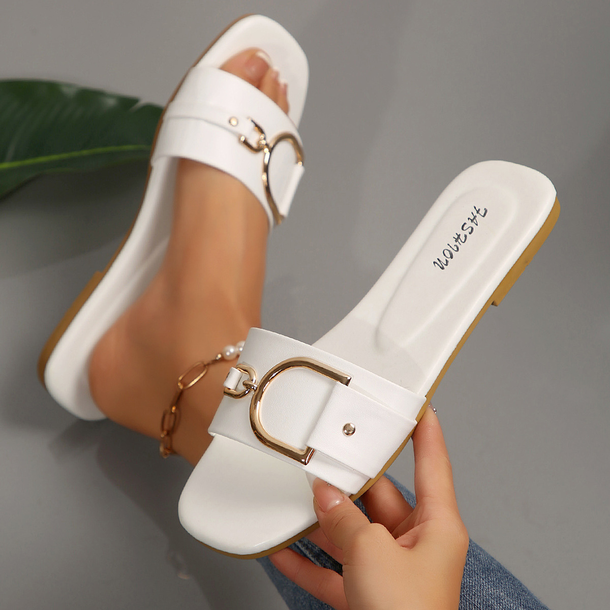 Free shipping 2025 New fashion slippers women comfortable elegant classic square headed flat sandals outdoor daily decoration