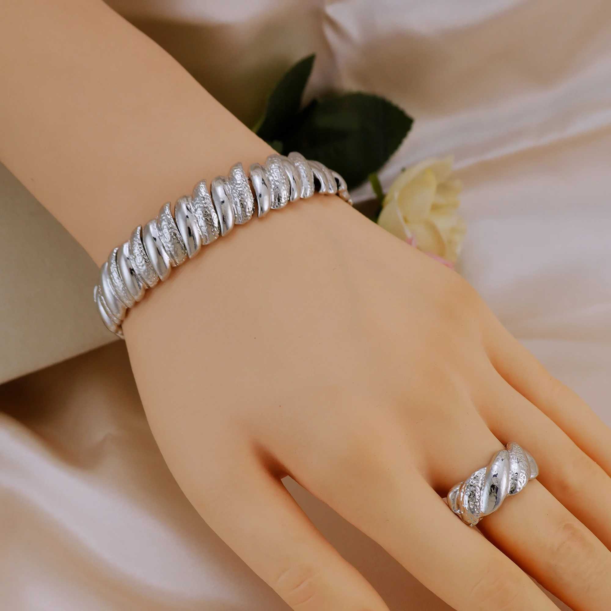 5pcs Golden Vintage Necklace Earrings And Ring A Jewelry Set For Womens Wedding Brides Z250607