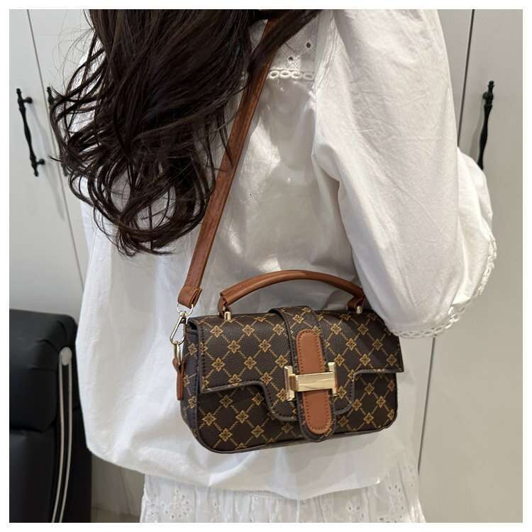 Women's Summer Niche Design 2025 Fashionable Casual Small Square Bag Stylish Shoulder Handbag