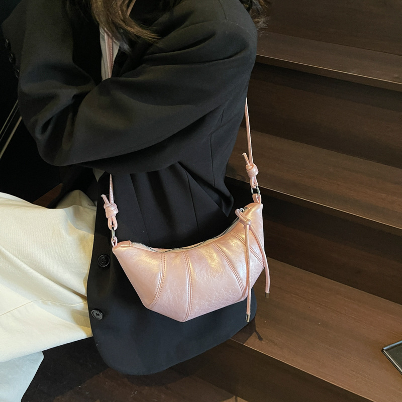 designer Niche Design Croissant Bag 2025 Spring New Fashionable Women's Bag Stylish Splicing Single Shoulder Crossbody Dumpling Bag