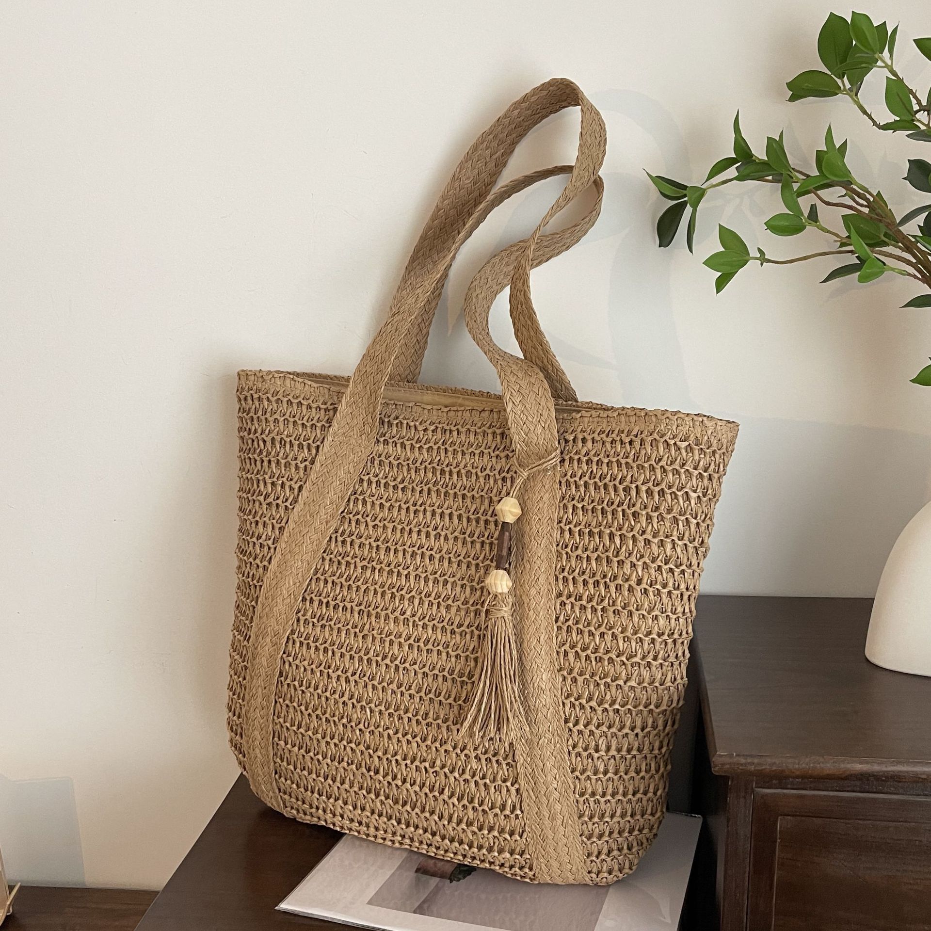 designer 2025 New Straw Beach Woven Handbag for Women with Tassels, Hollow Design, Large Capacity Tote Bag for Vac