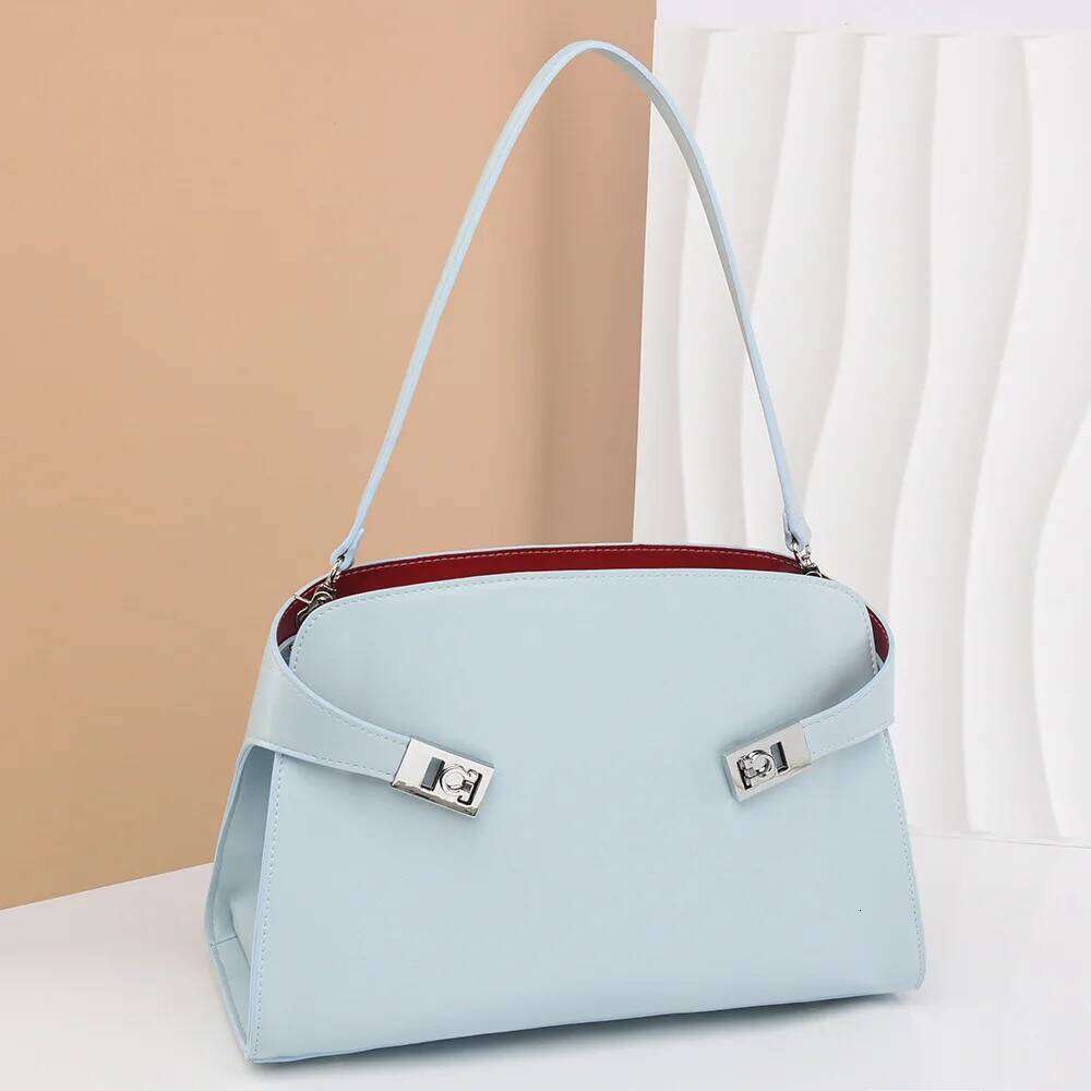 Fashion Large Capacity Women Shoulder Bags Designer Chic Lock Handbags High Quality Pu Leather Underarm Bag 2025 New