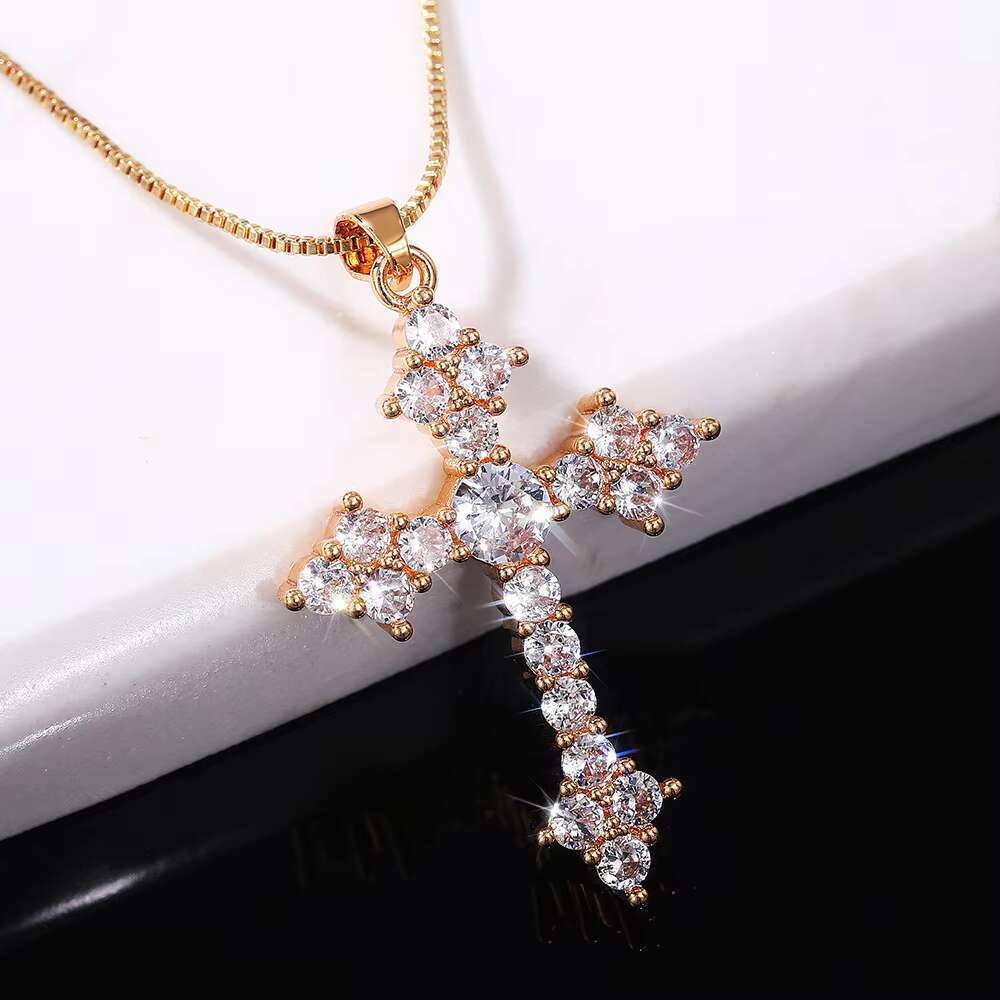 Lily White Fashion Jewelry Diamond Necklace Custom Simple Fine 925 Silver Religious Cross Green Diamond Necklace
