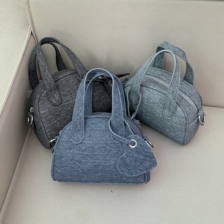 Top quality Brand High Quality New Style Heart Bag High-Quality Women 2025 New Niche High-End Denim Handbag Crossbody Bag New Free Delivery Designer B