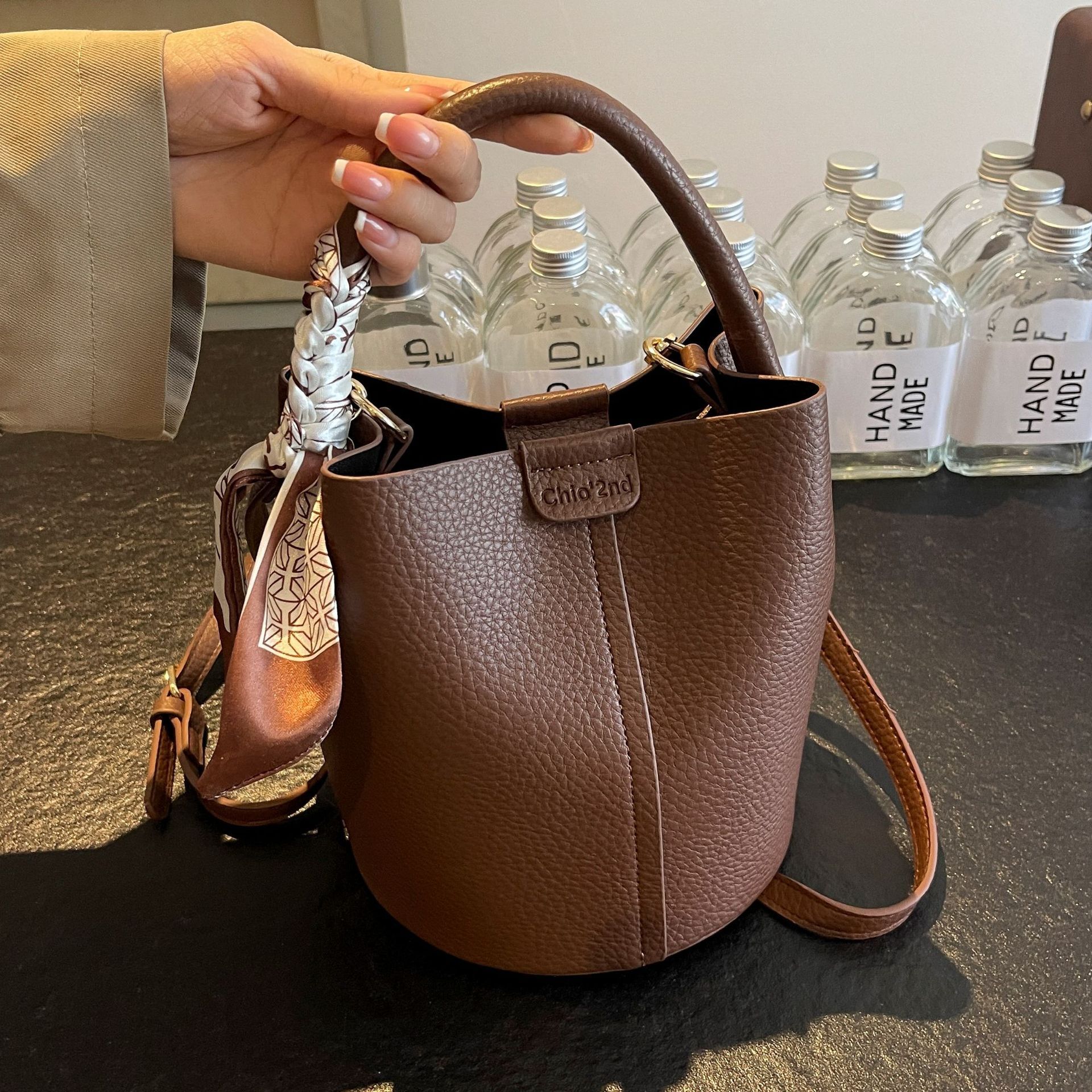 designer Vintage Fashion Handbag 2025 New French Style Fresh Shoulder Crossbody Bag Trendy Hot Style Bucket Bag Women's Bag