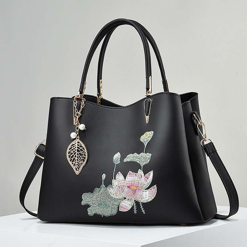 Luxury Wallet Free Shipping 2025 New Designer Bag Ethnic Style Women's Embroidery Bag Fashionable High-end Shoulder Bag Elegant Women's Hand