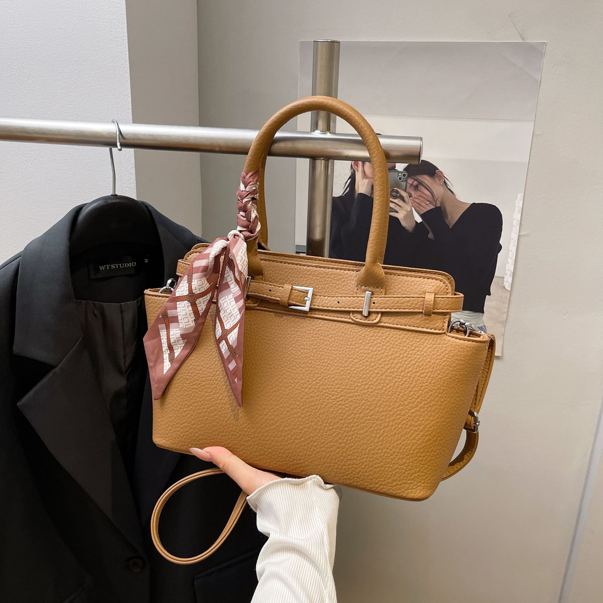 designer High-end Retro Handbag for Women 2025 Summer New Fashion Trendy Commuter Shoulder Bag Large Capacity Tot