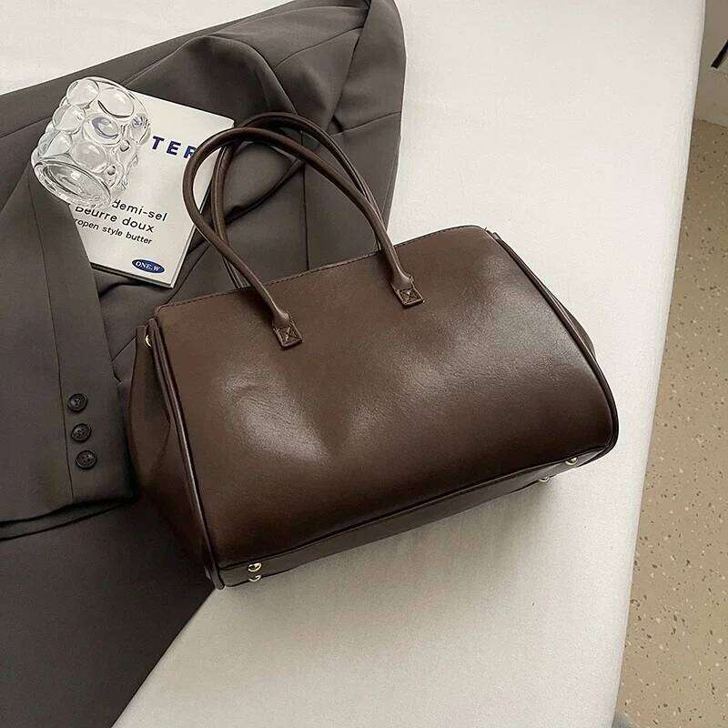 Large Capacity Vintage Lock Shoulder Bag Soft Leather Multi-Pocket Quality Daily Commute Handbag 2024