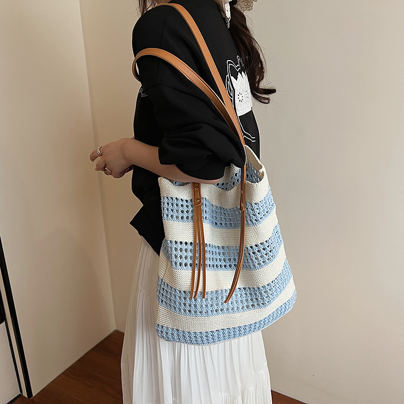 designer New Tote Bag Niche Design Color-blocking Striped Knit Bag Simple Hollow Handbag Shoulder Bag for Women