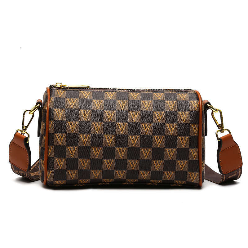 Elegant Multi-Pocket Stylish Feminine Handbag Featuring a Spacious Interior - Ideal for Everyday Use by Modern Woman