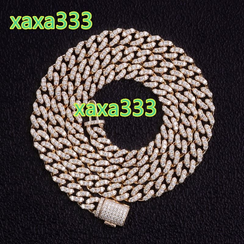 Cuban necklace is selling well. Hip-hop style necklace, suitable for both men and women.