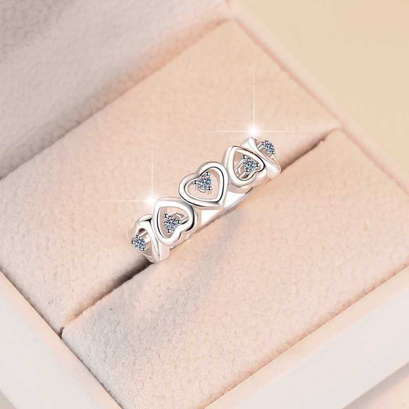 Elegant Heart-Shaped Moissanite Ring in S925 Sterling Silver, Lightweight Luxury for Women, Perfect for Engagements and Special Occasions, Cross-Borde