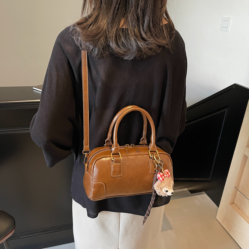 designer Niche Design Textured Handbag for Women 2025 New Single Shoulder Crossbody Small Square Bag Retro Handheld Bowling Bag