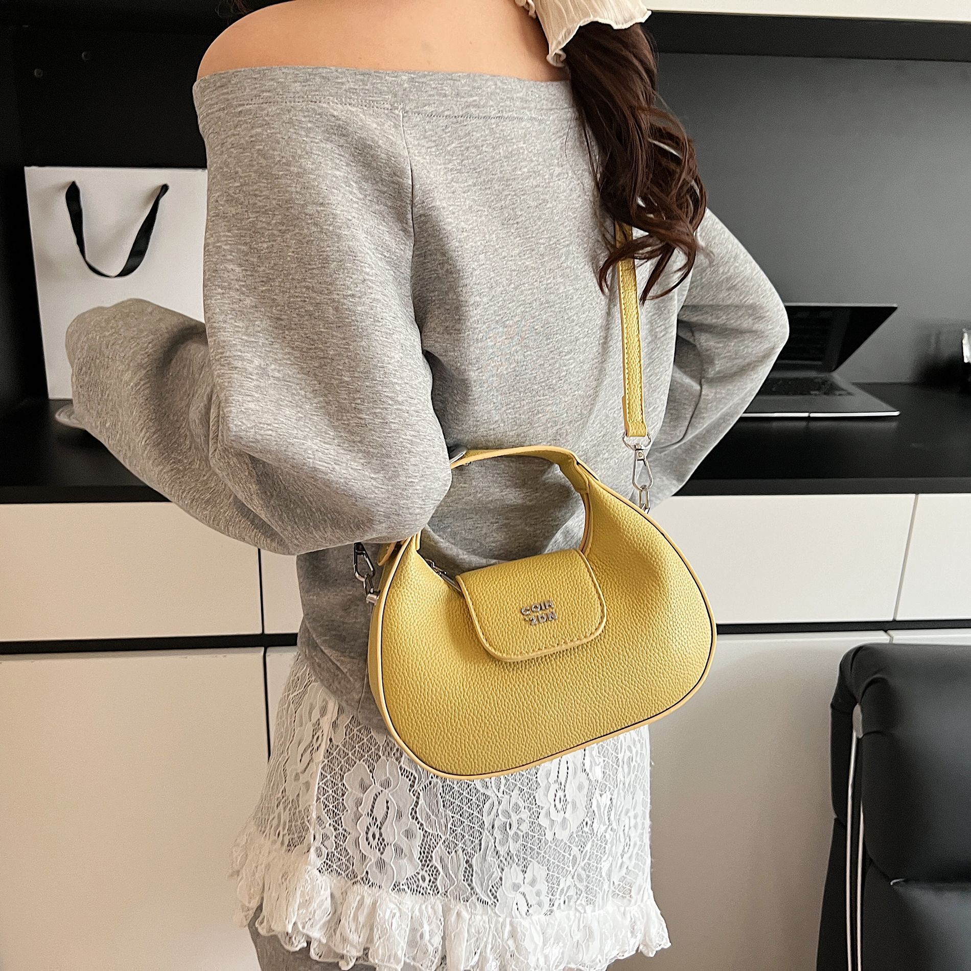 designer 2025 Summer New French Style Niche Casual High-end Underarm Small Bag Versatile Simple Solid Color Crossbody Women's Bag