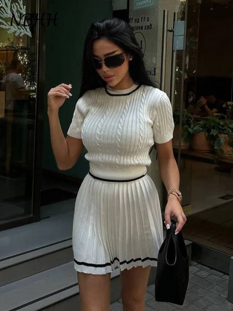 Casual Contrast Knitted Skirts Suits Women Slim O-Neck Short Sleeves Pullover Elastic Waist Pleated Skirt 2025 Fashion Lady Sets