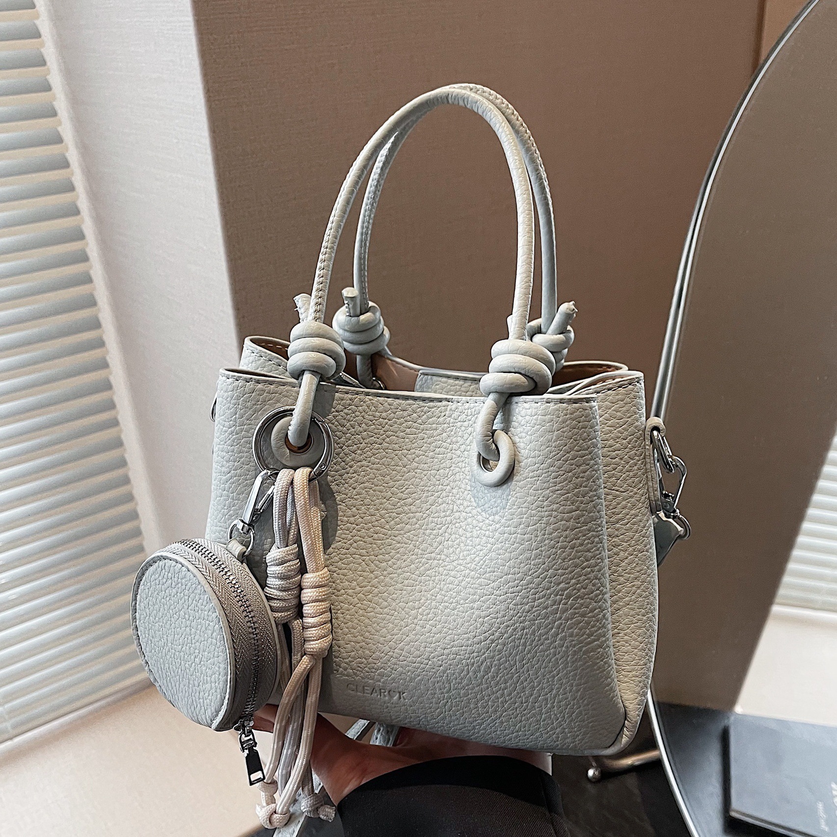 designer Niche Simple Trendy Fashion Handheld Bucket Bag for Women 2025 New Casual Commuter Handbag Shoulder Crossbody Bag