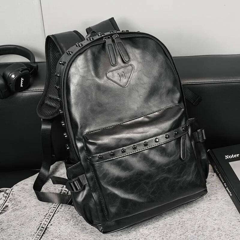 Designer Bag Fashion Rivets Men PU Leather S Backpack Large Capacity Travel Multi Pocket Laptop Bag Schoolbags Pack