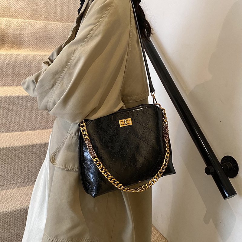 designer High-End Chain Quilted Chain Bucket Bag 2025 Winter New Fashion Handbag Shoulder Crossbody Bag for Women