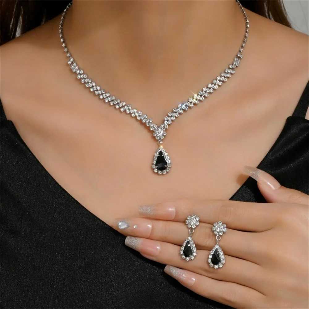 New Water Drop Rhinestone Necklace Earrings For Women Luxury Crystal Zircon Pendant Wedding Bride Party Jewelry Sets Accessories Z250607