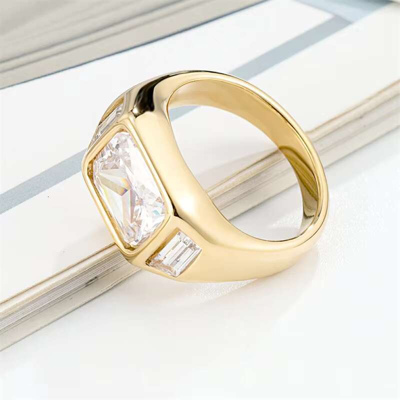 Wholesale fashion jewelry rings for women; exquisite 925 silver and white gold diamond rings.