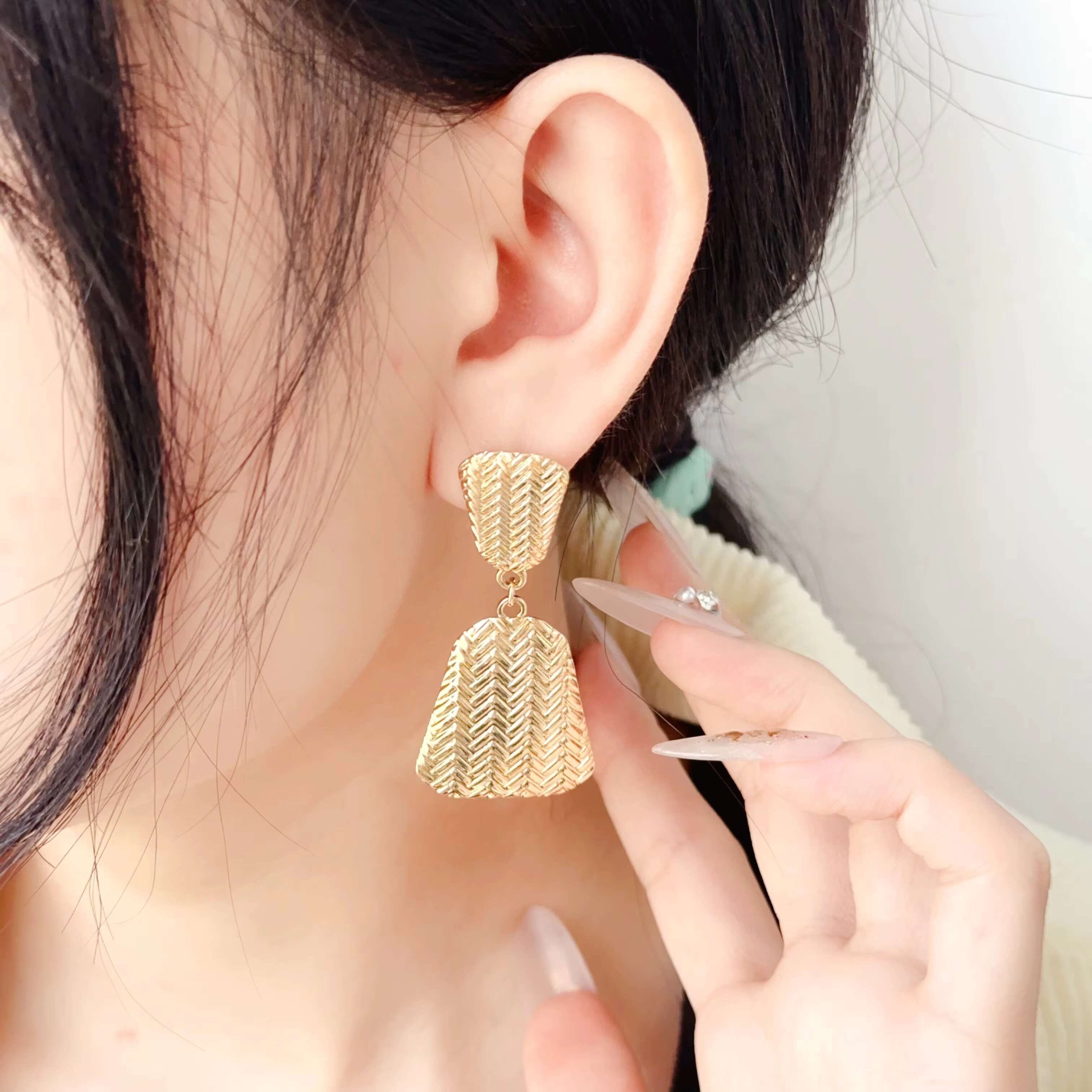 Hot Selling Hypoallergenic Classic Gold Stainless Steel Earrings Stylish Casual Wheat Texture Womens Stud Earrings