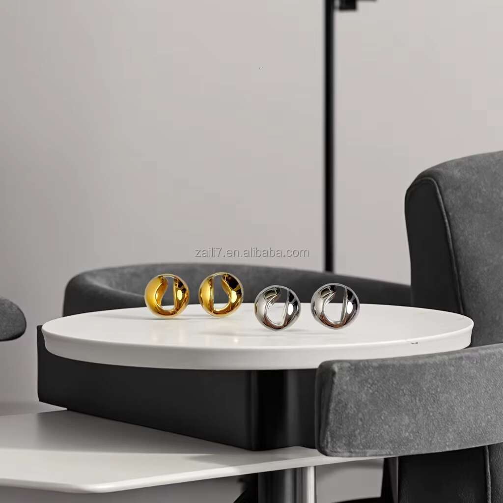 Luxury Unique Womens Stud Earrings Minimalist Cool-Neutral Style Smooth-Surface Round Ear Rings Gold Plated