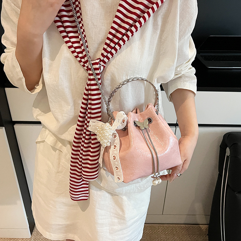 designer 2025 Summer New High-End Handheld Bucket Bag for Women with Chain Drawstring Shoulder Bag Niche Crossbody Ha