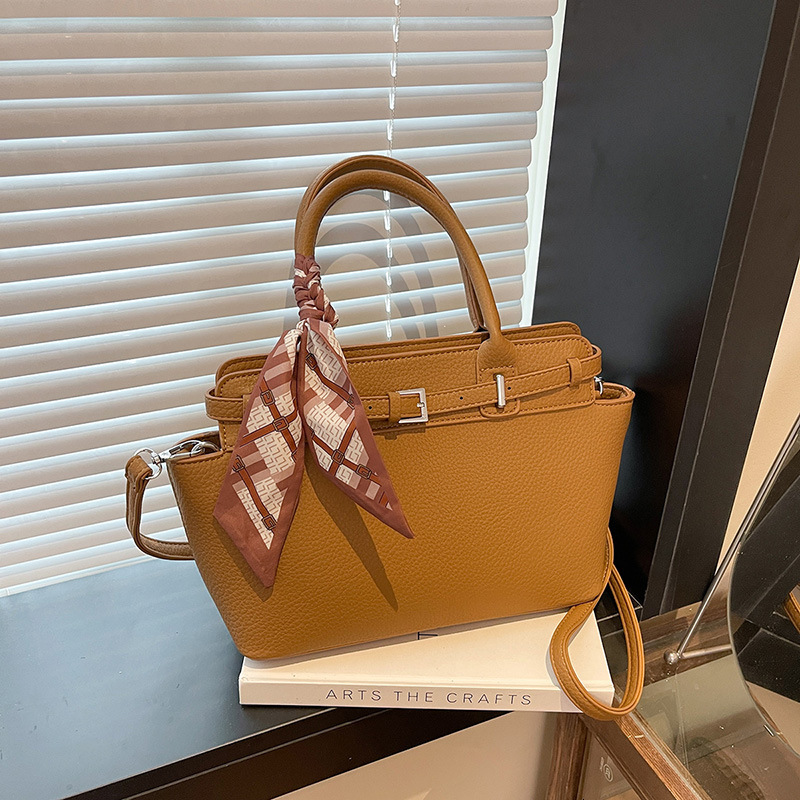 designer High-end Retro Handbag for Women 2025 Summer New Fashion Trendy Commuter Shoulder Bag Large Capacity Tot