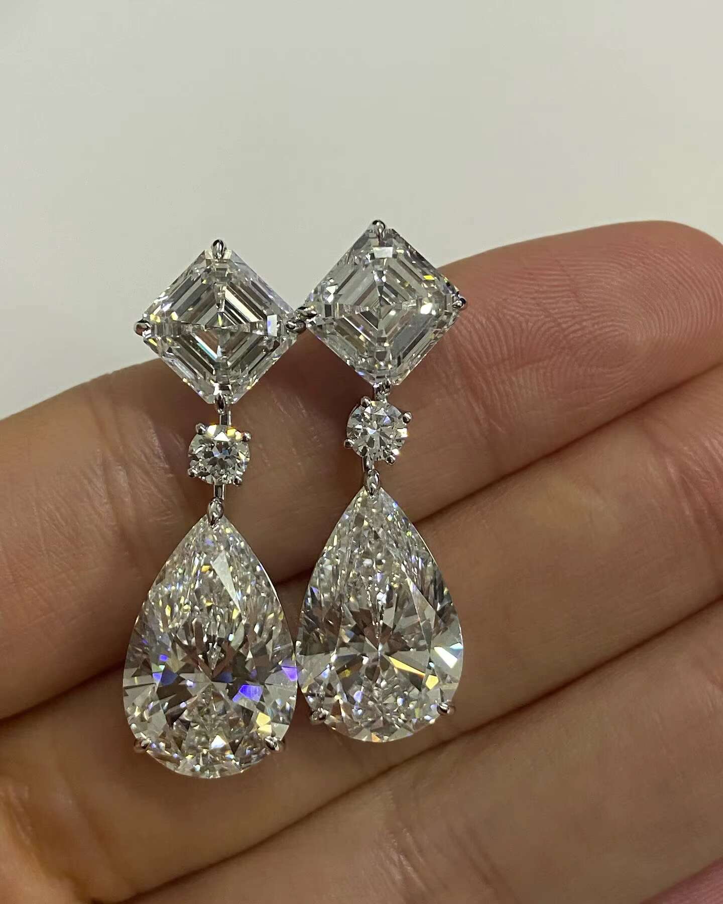 Hot Selling Beautiful Diamond Earring made in 925 Sterling Silver with Moissanite Diamonds for Womens Jewelry Collection