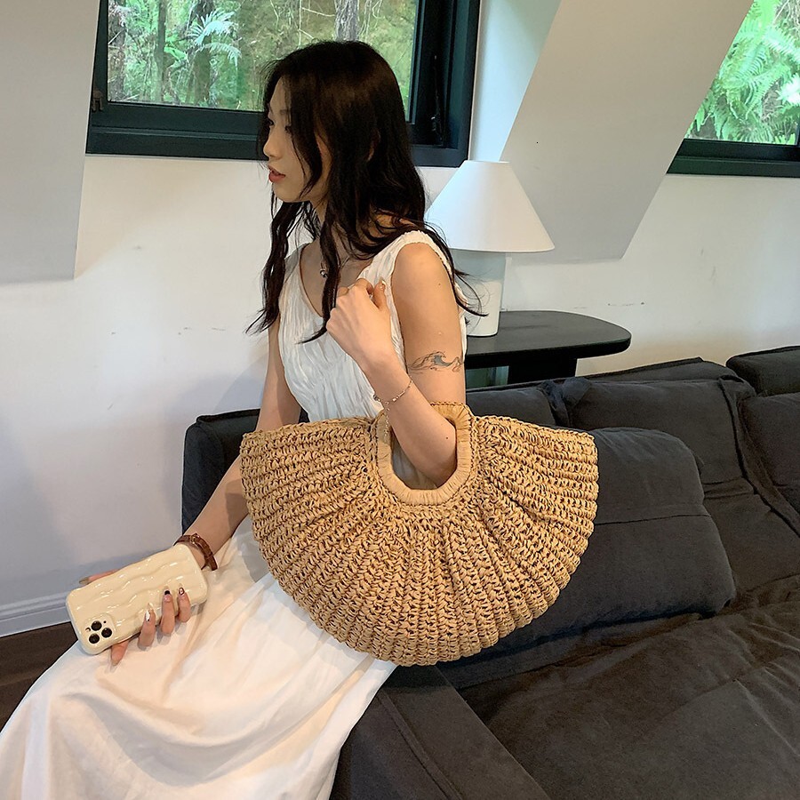 designer Straw Handbag for Women, Niche 2025 New Style, Single Shoulder Crossbody Bag, Versatile Beach Bag, Handheld Baske