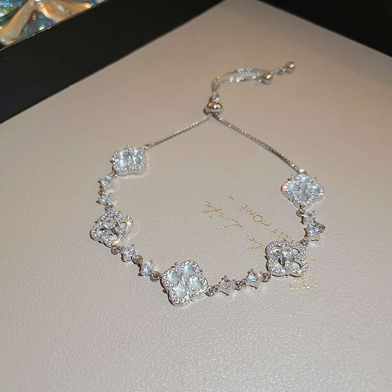 INS Luxury Jewelry Designer Bracelet clover chain Zircon Flower Rhombus Pull-out Bracelet New Versatile Commuter Wristband Fashion Jewelry Light High-
